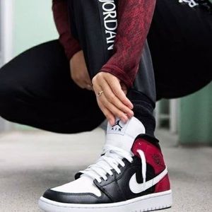 WMNS Air Jordan 1 Mid